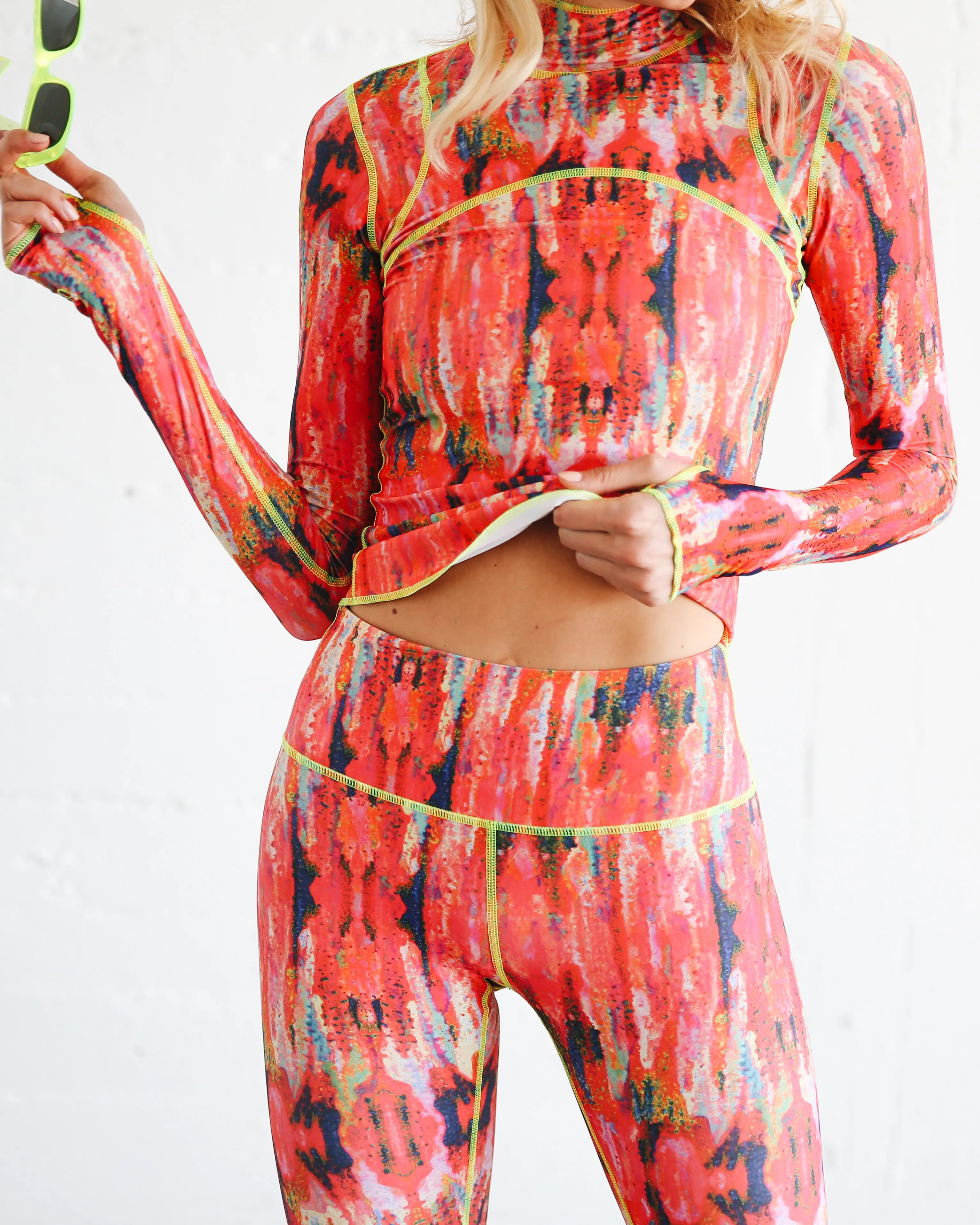 WOMEN'S PULLOVER RASH GUARD - VOLCANO
